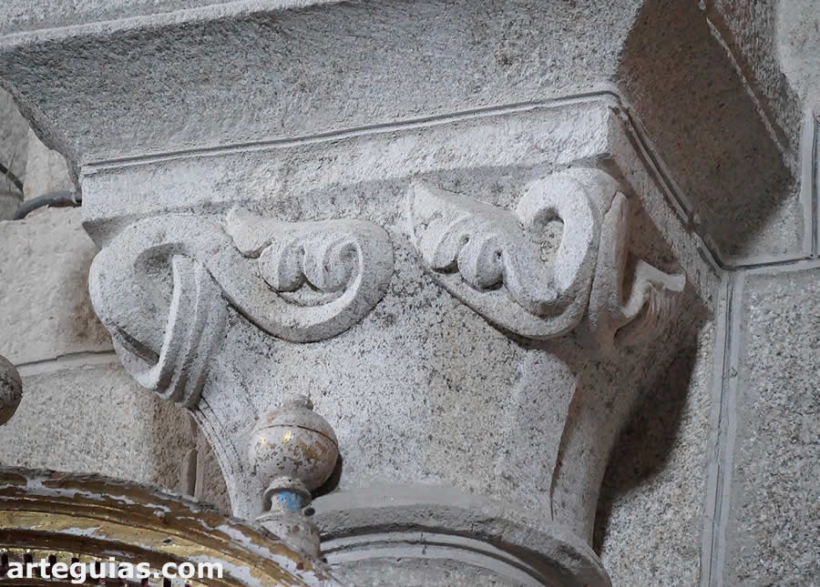 Capitel interior
