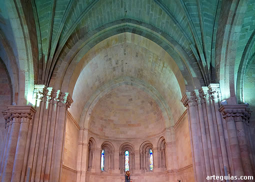 Interior románico del Monasterio de Bujedo de Candepajares
