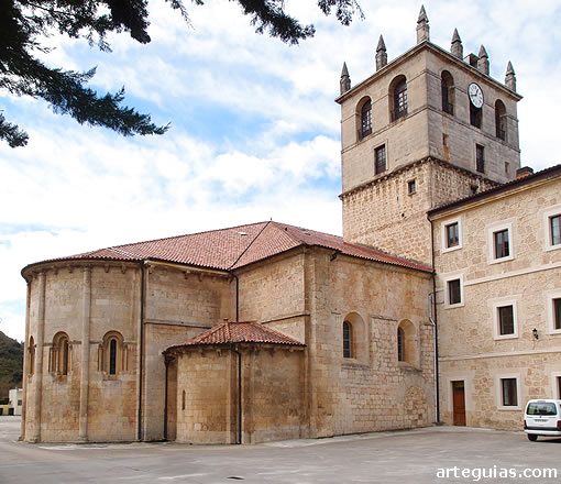 Monasterio de Bujedo de Candepajares: aspecto exterior de la iglesia y el campanario construido en dos fases