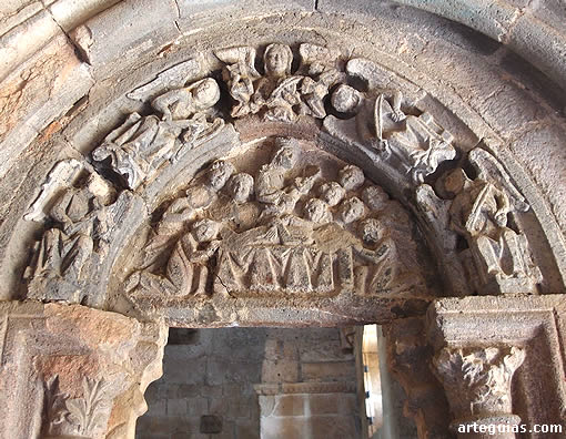 Puerta que comunica el Oraorio del Abad con la "Cocina de la Reina"