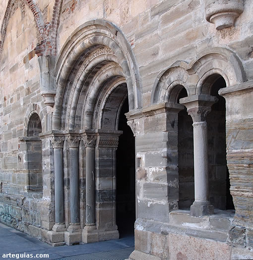 COmunicación entre la sala capitular y el claustro