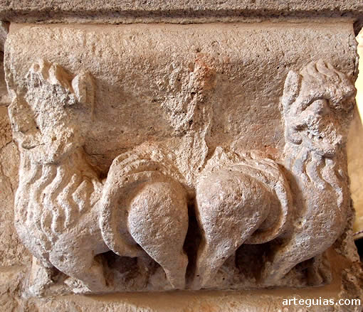 Ménsulas con leones