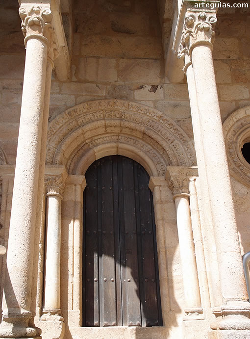 Una de las partes más elegantes y fotografíadas del Monasterio de Carracedo es el Mirador de la Reina