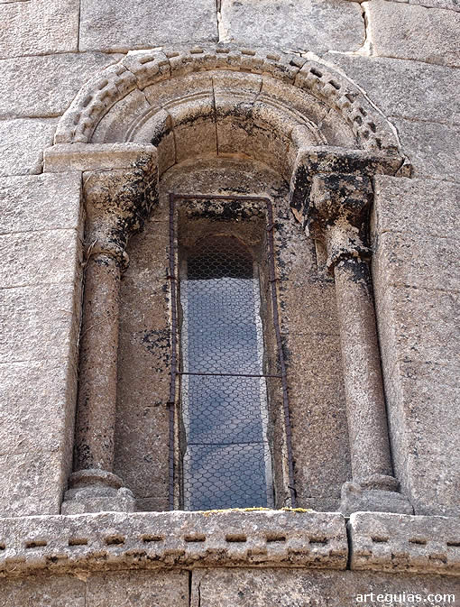 Ventanal del ábside