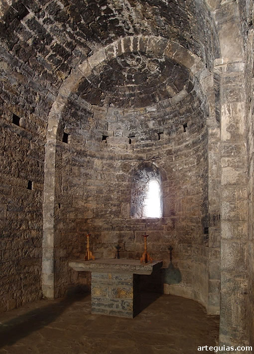 Interior de la capilla de San Pablo de Obarra