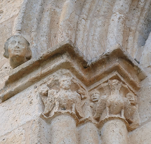 Capiteles
