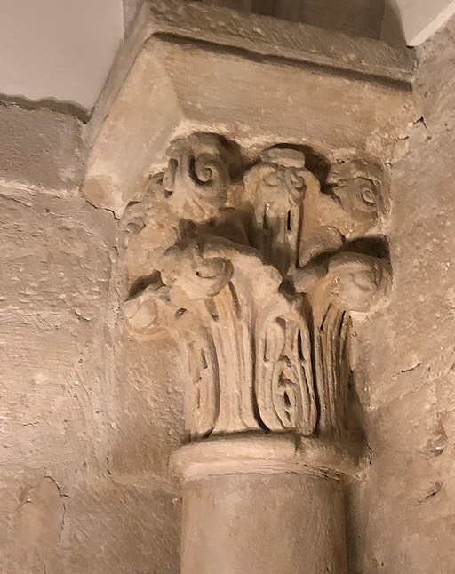 Capitel de una columna de la sala capitular del monasterio de Retuerta