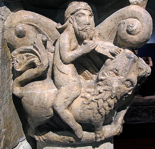 Capitel en el Museo Arqueol&oacute;gico Nacional