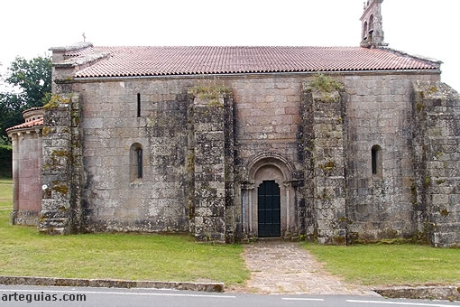 Iglesia del antiguo Monasterio de Santa Mar&iacute;a de Mezonzo,: costado norte