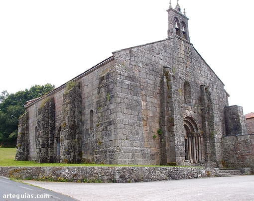 Iglesia del antiguo Monasterio de Santa Mar&iacute;a de Mezonzo,. Vista desde el noreste
