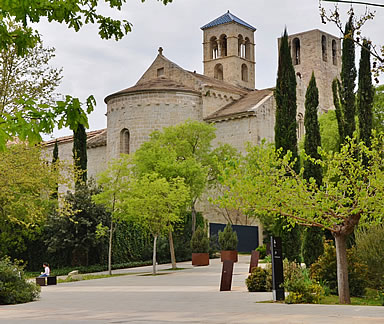 Exterior del conjunto del Monasterio de Sant Benet de Bages