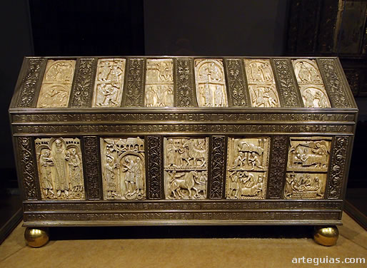Reproducción de la arqueta relicario de San Millán con las tablillas de marfil de mediados del siglo XII