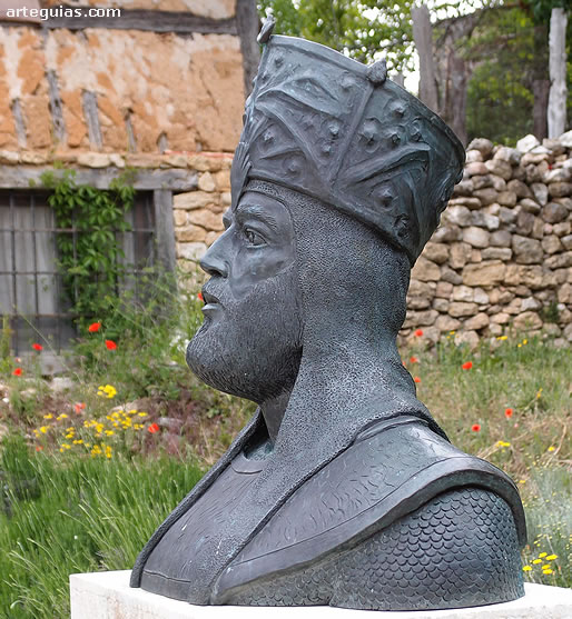 Estatua de Almanzor en Calatañazor, Soria