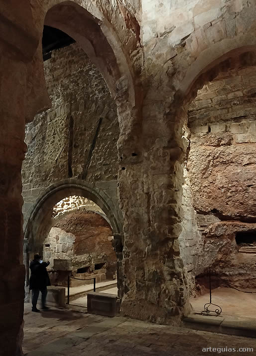 Los muros de la iglesia del Monasterio de Suso están en malas condiciones, en gran medida por el incendio