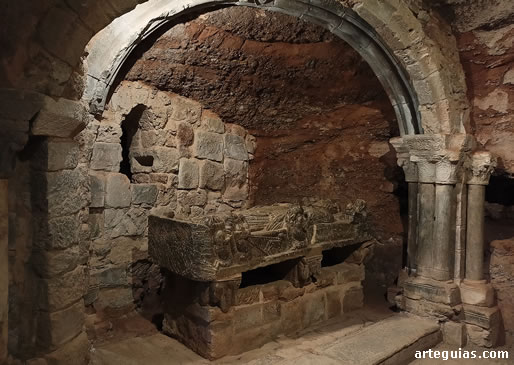 Cueva llamada Oratorio de San Millan donde se colocó el magnífico cenotafio románico