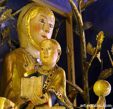 Detalle de la Virgen y el Ni&ntilde;o de esta famosa pieza de imaginer&iacute;a rom&aacute;nica conocida como la Virgen de Valvanera