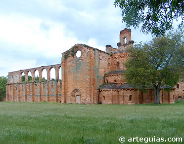 Iglesia de Moreruela desde el sureste