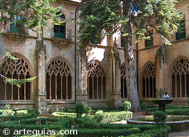 Claustro g&oacute;tico del Monasterio de O&ntilde;a