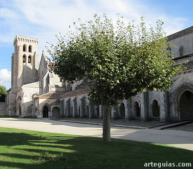P&oacute;rtico norte y torre