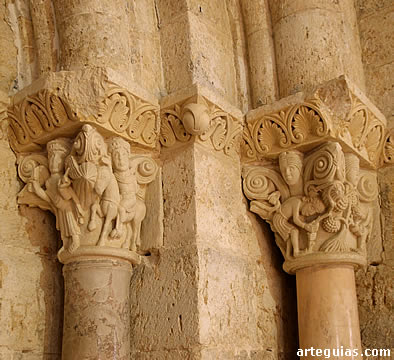 Columnas de la puerta rom&aacute;nica
