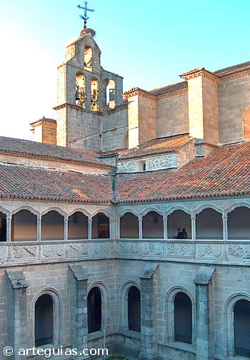 Claustro del Silencio del Monasterio de Santo Tom&aacute;s