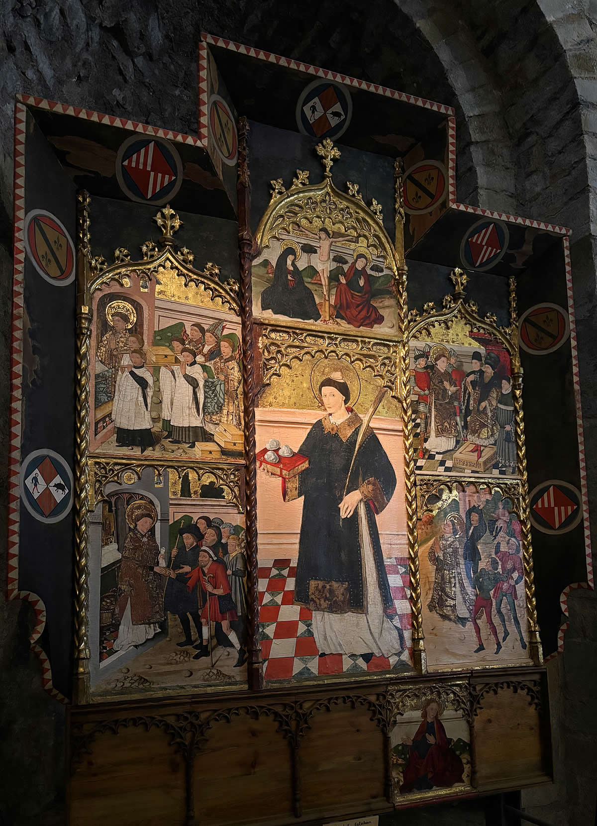 Retablo gótico del interior de la iglesia
