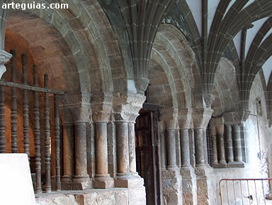 Comunicaci&oacute;n de la sala capitular y el claustro