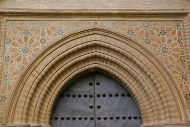 Portada mud&eacute;jar del Monasterio de San Isidoro del Campo