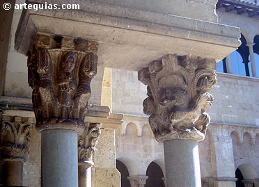 Capiteles vegetales y figurados