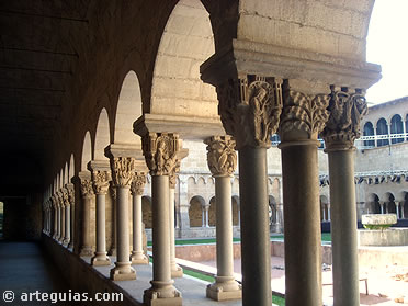 El magn&iacute;fico claustro rom&aacute;nico, s&iacute;mbolo del Monasterio de Sant Cugat