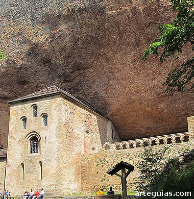 Iglesias y claustro del Monasterio Viejo de San Juan de la Pe&ntilde;a