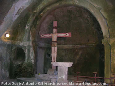 Interior de la iglesia del Monasterio de San Pedro de Rocas