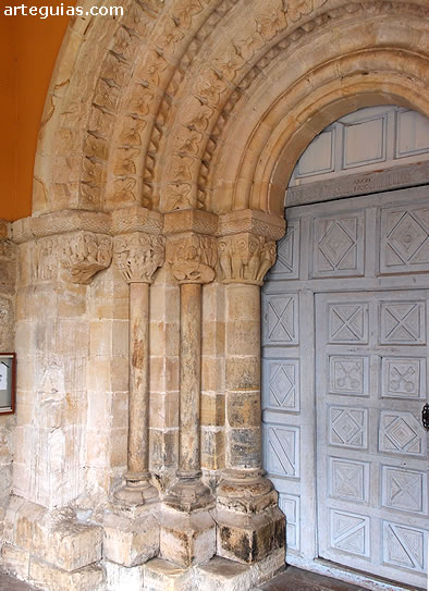 Arquivoltas y columnas de la portada sur