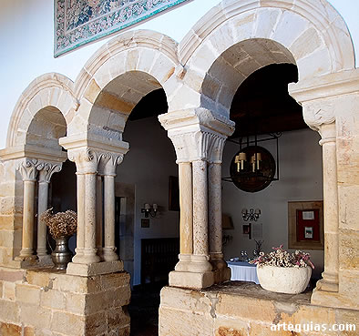 Acceso a la Capilla de San Miguel