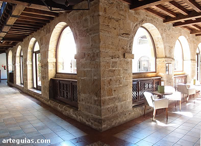 Claustro del siglo XVIII, hoy una de las dependencias del Parador de Turismo