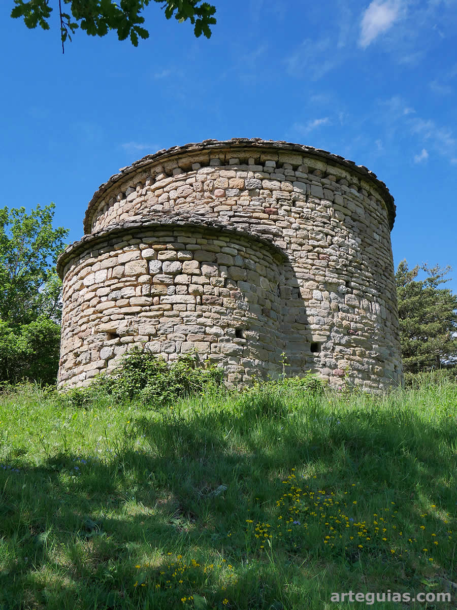 Iglesia de Sant Miquel de Lillet: ábside en primer plano
