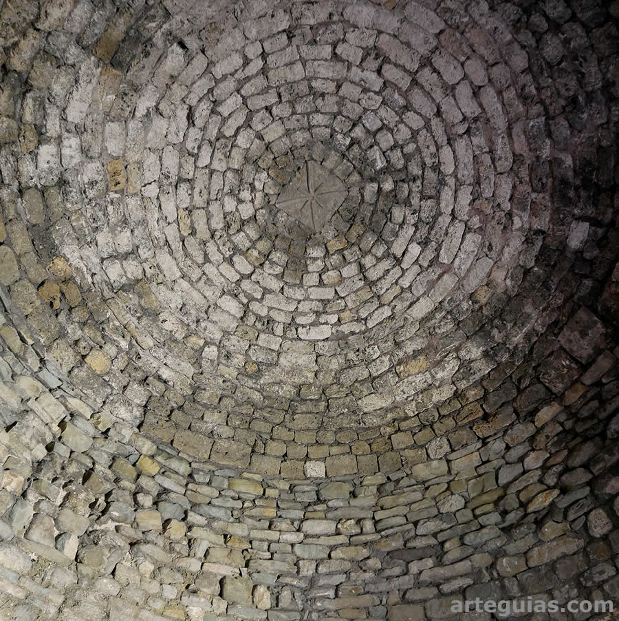 Bóveda cupuliforme reconstruida