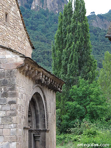 Santa Cruz de la Ser&oacute;s se ubica en un marco paisaj&iacute;stico incomparable