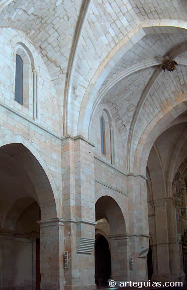Nave central de la iglesia del Monasterio de Santa Mar&iacute;a de Huerta, Soria