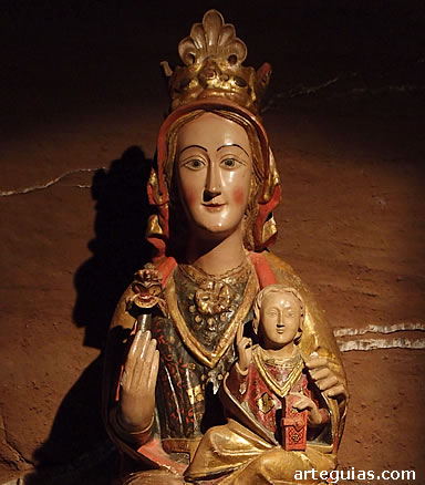 Detalle de la Virgen g&oacute;tica que actualmente preside la cueva del Monasterio de Santa Mar&iacute;a la Real de N&aacute;jera