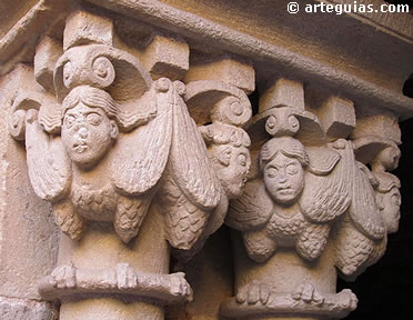Capitel que muestra sirenas ave