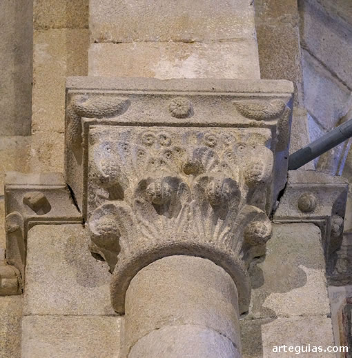 Capitel interior