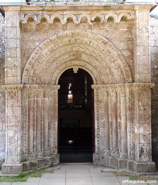 Preciosa portada oeste