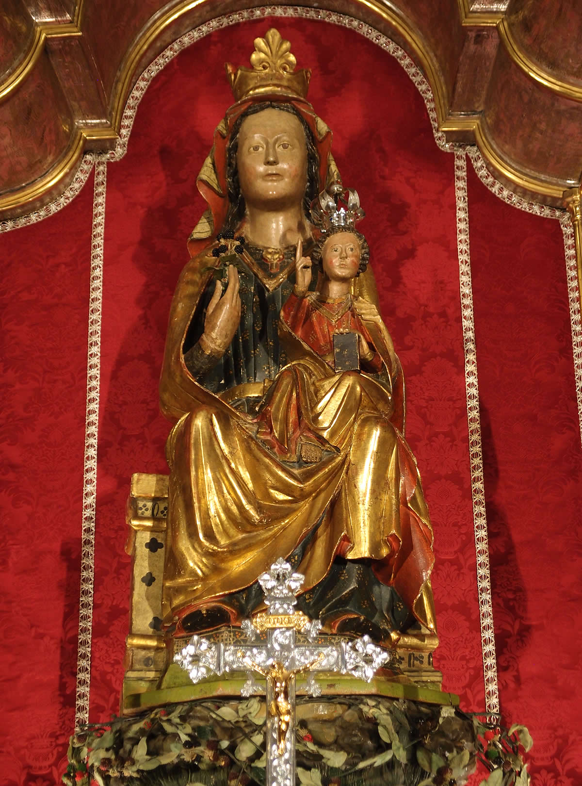 Imagen g&oacute;tica de la Virgen de la Barda