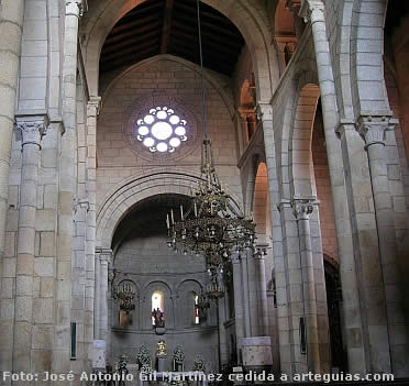 Tres naves y cabecera del Monasterio de Xunqueira de Amb&iacute;a, Ourense