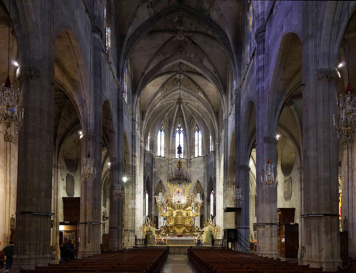 Arquitectura interior de la iglesia de Santa Eulalia de Palma de Mallorca