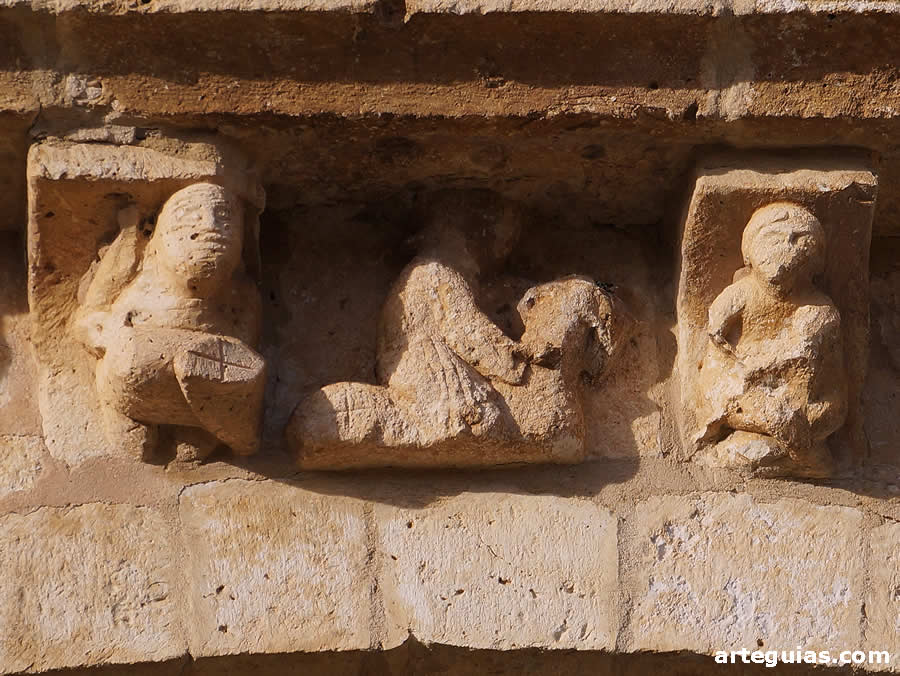 Canecillos del p&oacute;rtico