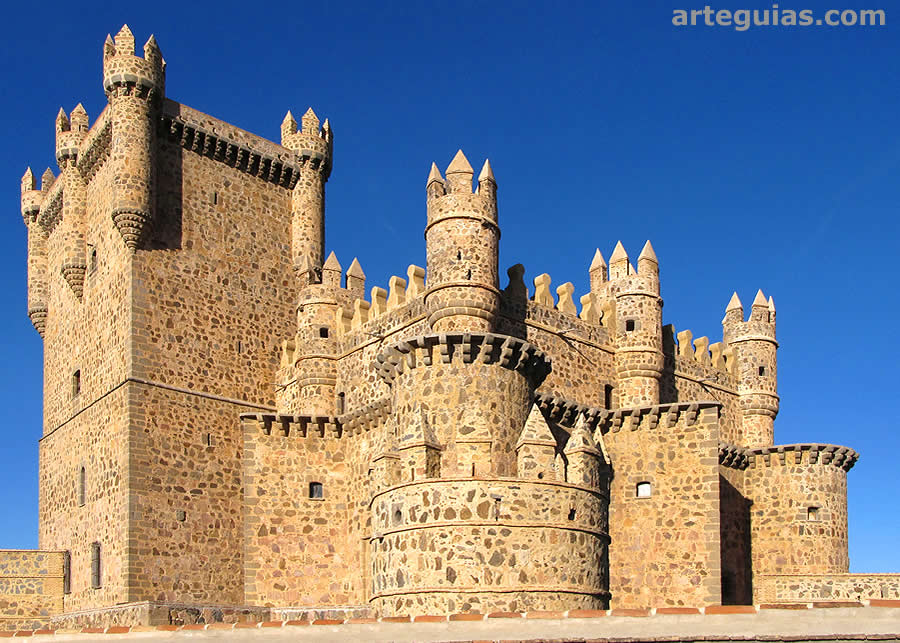 Castillo de Guadamur, Toledo en una imagen vespertina