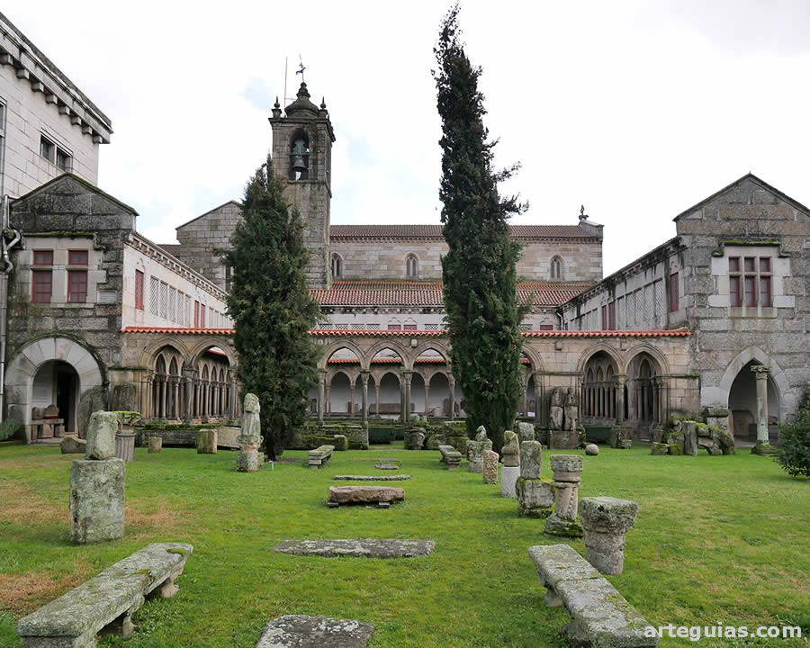 Claustro e iglesia. Santo Domingo de Guimarães