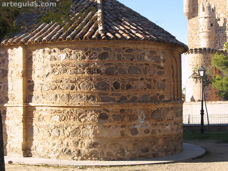 Ábside semicilíndrico mudéjar toledano rural